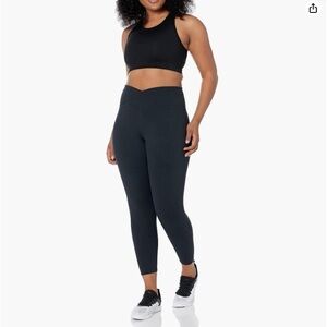 Amazon Brand Core 10, Cross waist, 7/8 Crop legging  Black - Medium